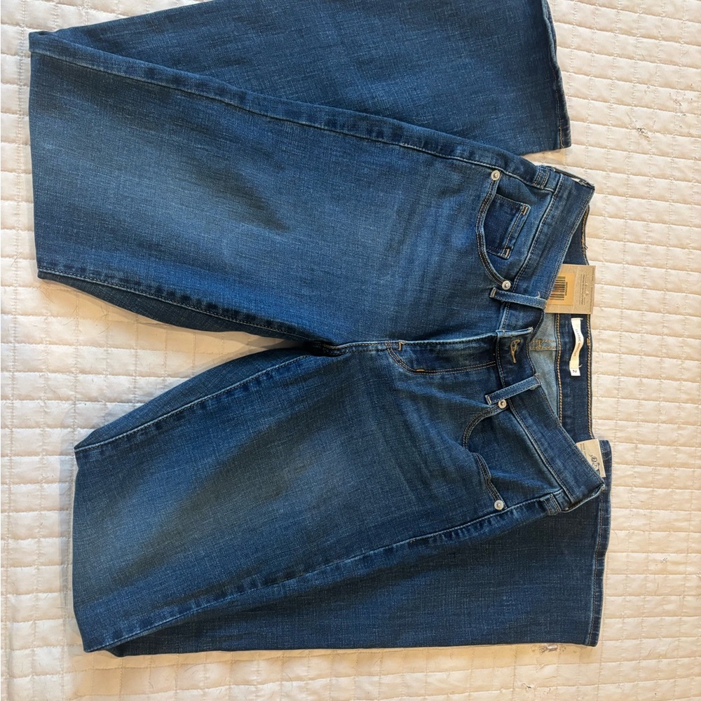 Bootcut Levi’s, size 2, 26w/32l